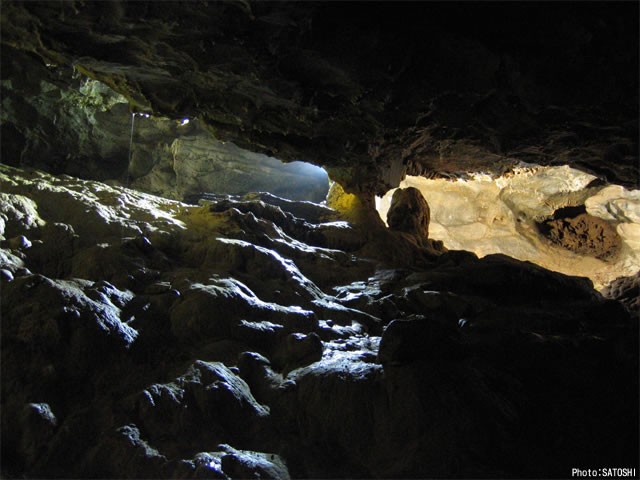 佐目のこうもり穴　「鍾乳石フローストーン」 鍾乳洞 洞窟探検動画 ハイビジョン映像 HD動画 | VINZ